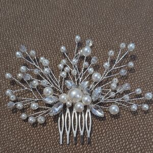 Elegant Pearl and Crystal Hair Comb